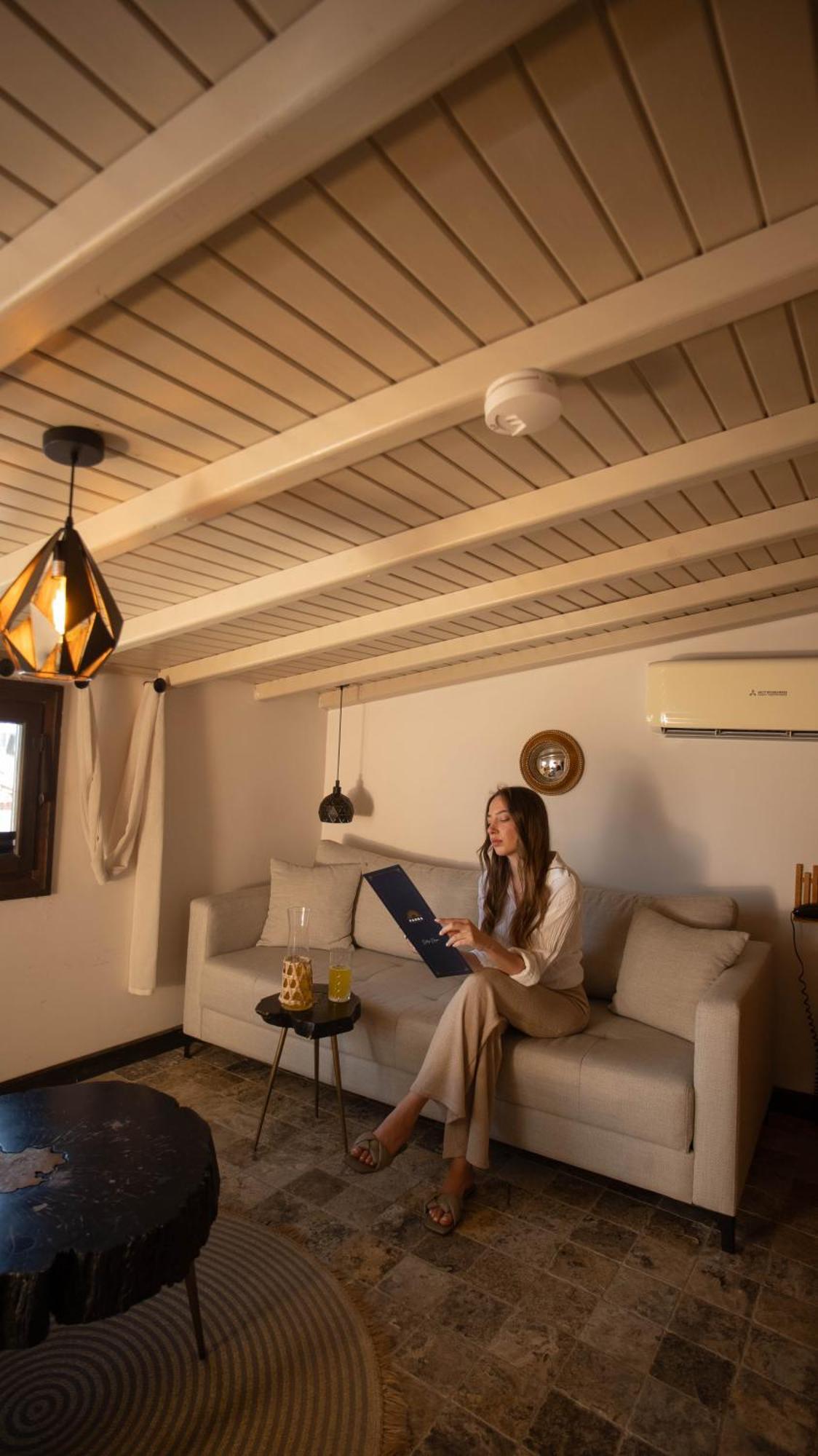 Parna Hotel Cunda Rom bilde