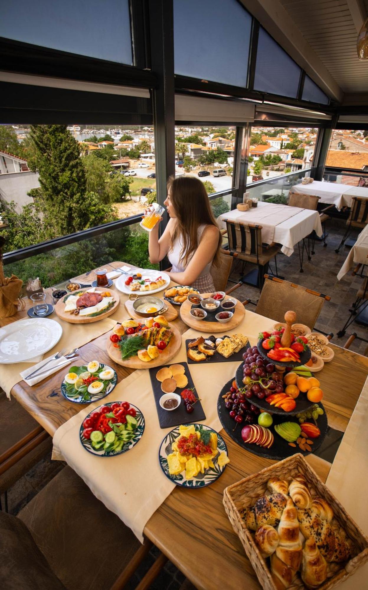 Parna Hotel Cunda Eksteriør bilde
